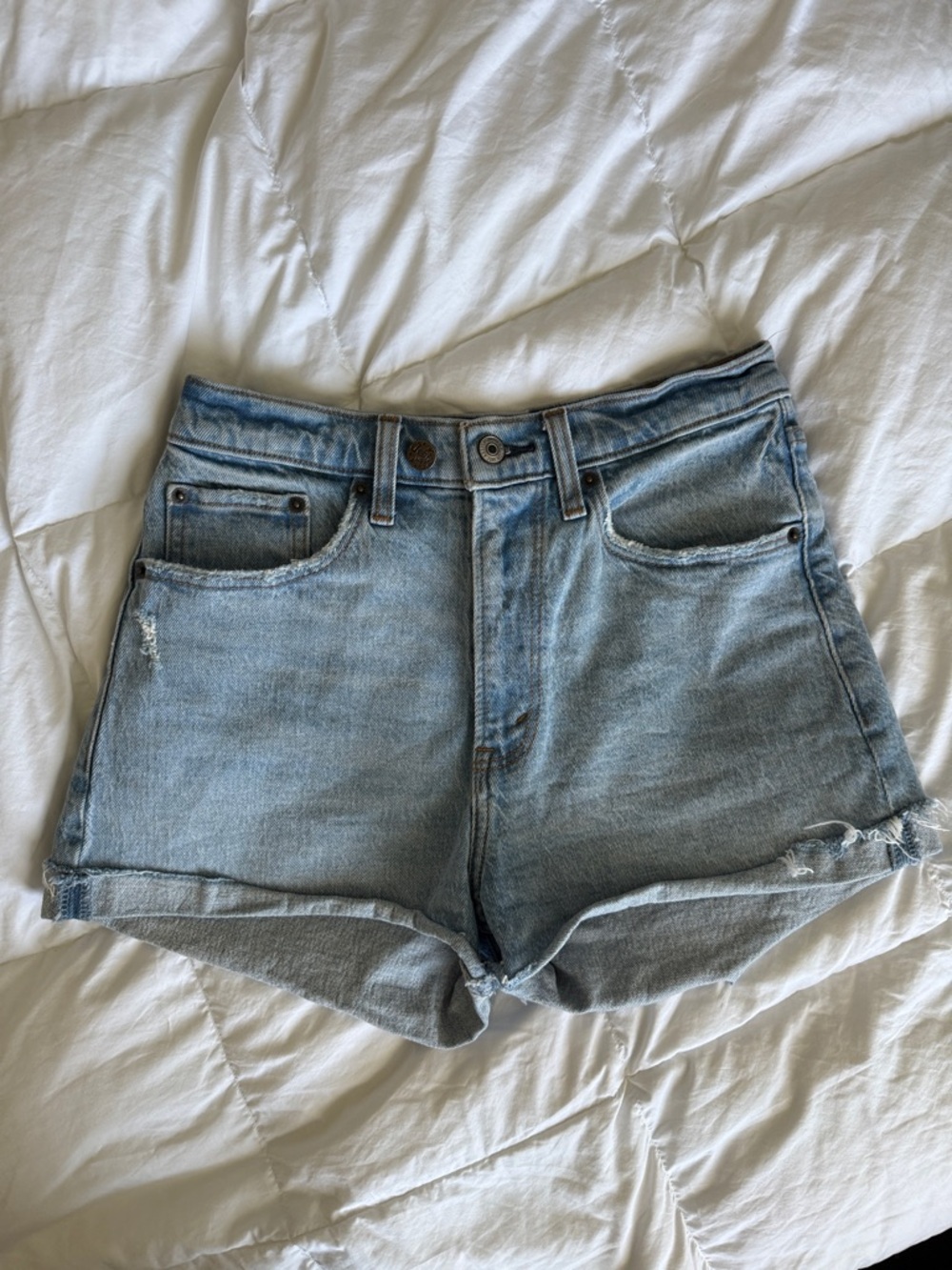 Abercrombie Mom Short Curve Love Medium Wash Denim Shorts Size 2